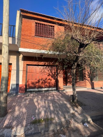 Foto Casa en Venta en Lomas Del Mirador, Buenos Aires - U$D 200.000 - pix58465391 - BienesOnLine