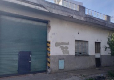 Casa a reciclar con dos locales